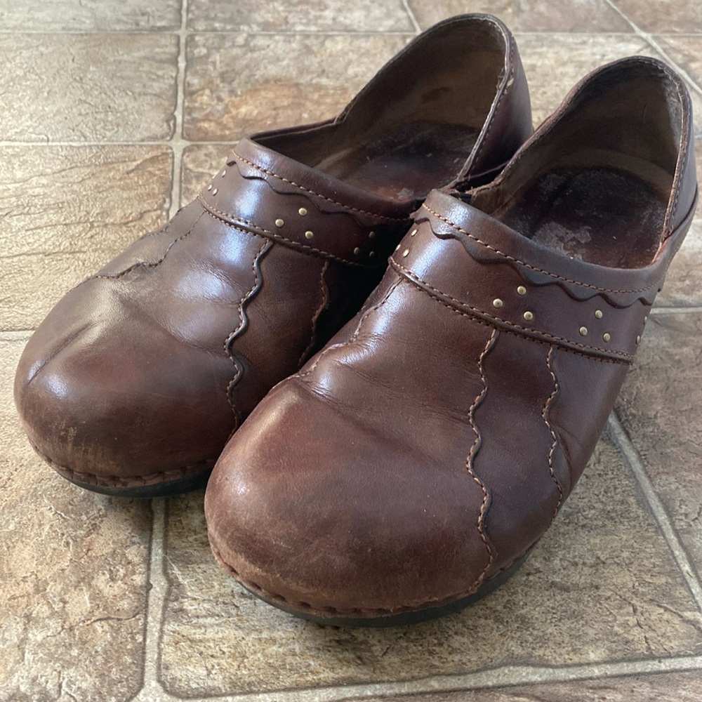 🤎Studded Leather Dankso Clogs🤎